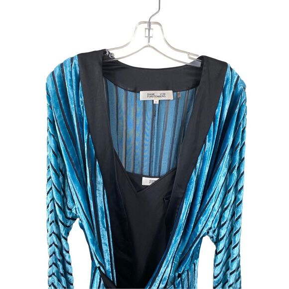 Diane Von Furstenberg Women's Blue Velvet Kimono Wrap Dress Size Medium - Picture 5 of 8